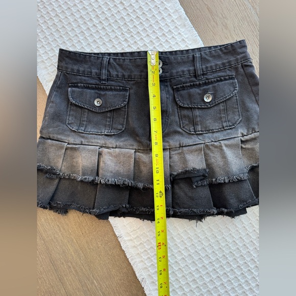 Y2K Grunge distressed Black and Brown mini skirt - Picture 5 of 9